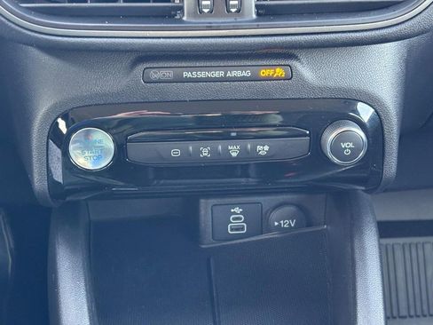 Used 2025 Ford Escape SE image 24