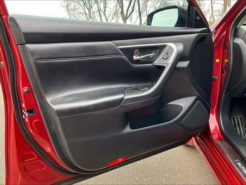 Used 2016 Nissan Altima 2.5 SL w/ Moonroof Package image 23