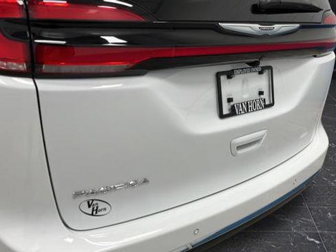 Used 2026 Chrysler Pacifica Select FWD image 38