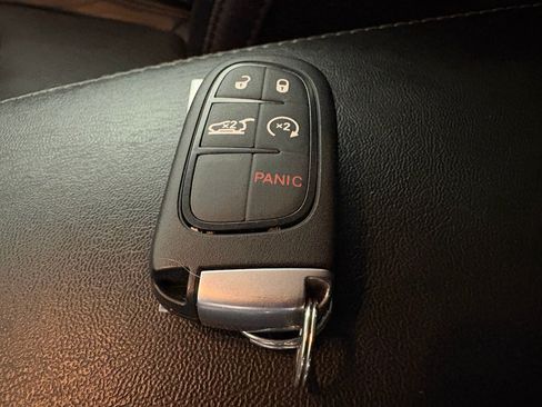 Used 2022 Jeep Cherokee Limited w/ Mopar Interior Package AWD/4WD image 15