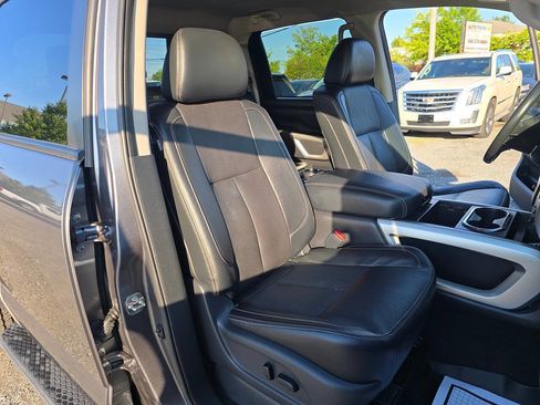 Used 2018 Nissan Titan SL w/ Texas Titan Edition AWD/4WD image 12