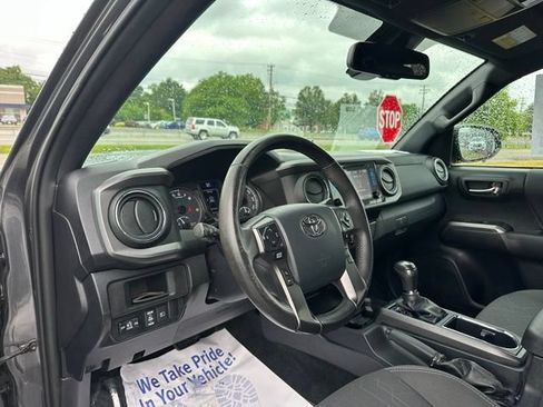 Used 2019 Toyota Tacoma TRD Sport w/ Technology Package AWD/4WD image 11