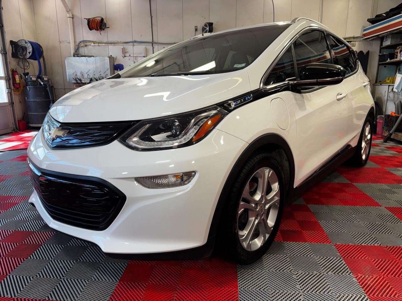 Used 2021 Chevrolet Bolt LT FWD image 3