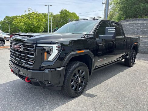 Used 2025 GMC Sierra 2500 AT4 w/ AT4 Premium Plus Package AWD/4WD image 8