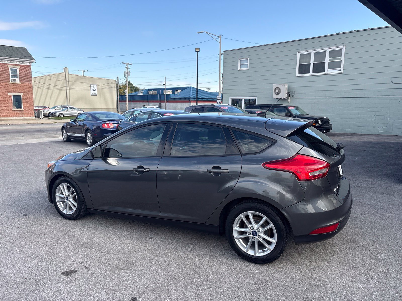 Used 2018 Ford Focus SE FWD image 2