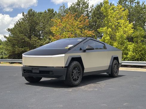 Used 2024 Tesla Cybertruck AWD Crew Cab image 11