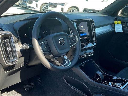 New 2026 Volvo XC40 B4 Plus w/ Protection Package Premier image 20