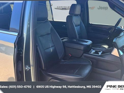 Used 2023 Chevrolet Suburban Premier image 6