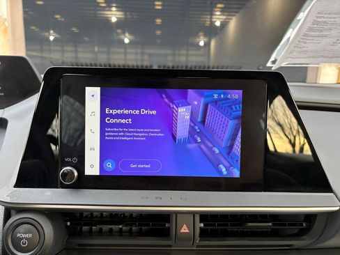 Used 2025 Toyota Prius LE image 28