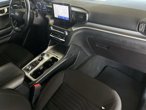 Used 2020 Ford Explorer XLT image 27