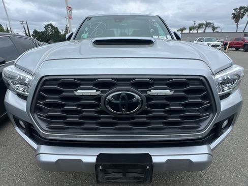 Used 2022 Toyota Tacoma TRD Sport w/ Technology Package AWD/4WD image 2