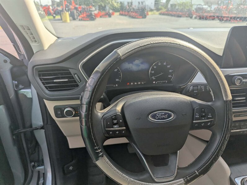 Used 2022 Ford Escape SE AWD/4WD image 12