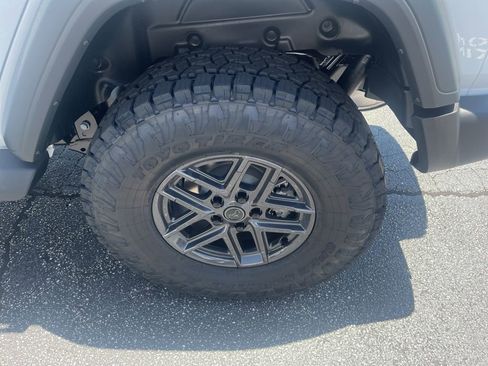 Used 2025 Jeep Wrangler Unlimited Sport AWD/4WD image 16