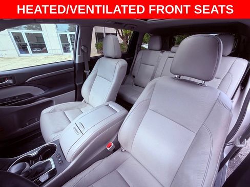 Used 2018 Toyota Highlander Limited Platinum FWD image 13