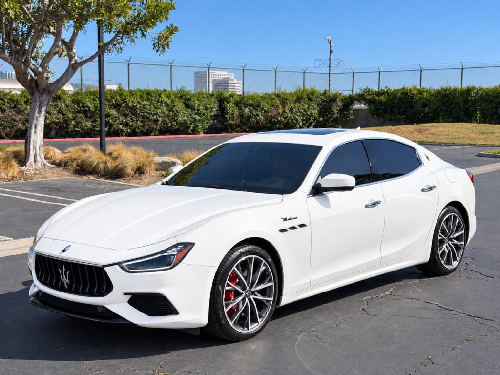 Used 2023 Maserati Ghibli Modena RWD image 2