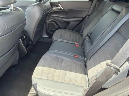 Used 2023 Mitsubishi Outlander SE FWD image 14