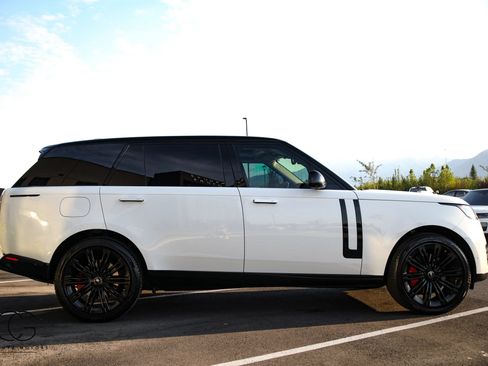 Used 2023 Land Rover Range Rover Long Wheelbase SE AWD/4WD image 16