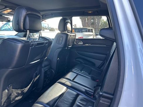 Used 2015 Jeep Grand Cherokee Overland w/ Advanced Technology Group RWD image 24