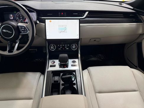 Used 2024 Jaguar XF R-Dynamic SE AWD/4WD image 31