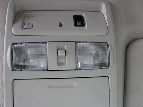 Used 2016 Nissan Titan SL image 18