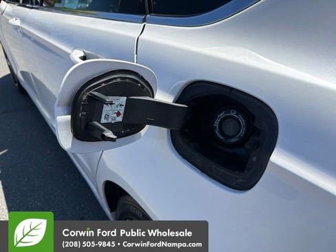 Used 2016 Ford Fusion SE w/ Equipment Group 202A FWD image 10