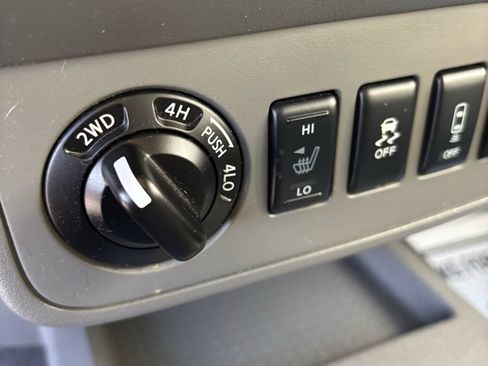 Used 2020 Nissan Frontier SV w/ Midnight Edition Floor Mats image 18