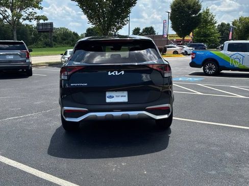 Used 2024 Kia Sportage LX FWD image 6