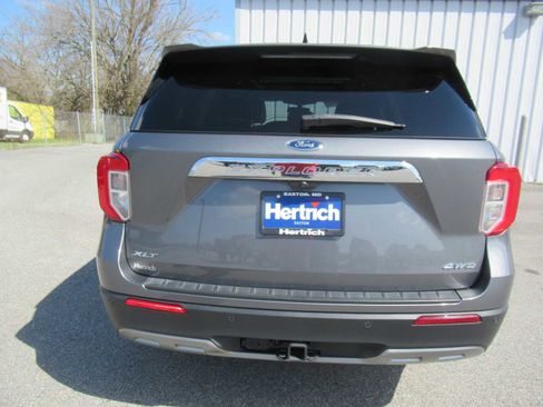 Used 2022 Ford Explorer XLT w/ Equipment Group 202A image 6