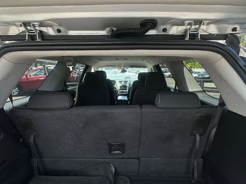 Used 2014 GMC Acadia SLE FWD image 32