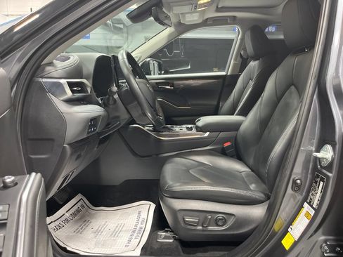 Used 2020 Toyota Highlander Limited AWD/4WD image 12