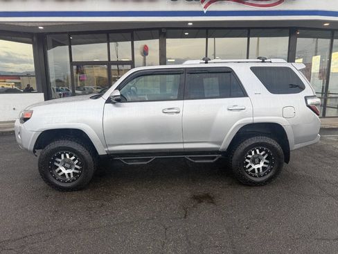 Used 2015 Toyota 4Runner SR5 Premium image 4