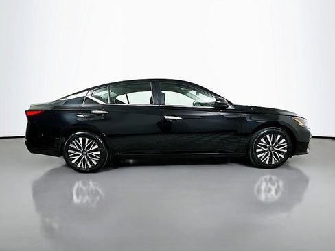 Used 2024 Nissan Altima 2.5 SV FWD image 8