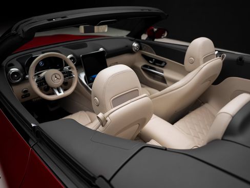 Used 2022 Mercedes-Benz SL 55 AMG 4MATIC w/ Driver Assistance Package image 74
