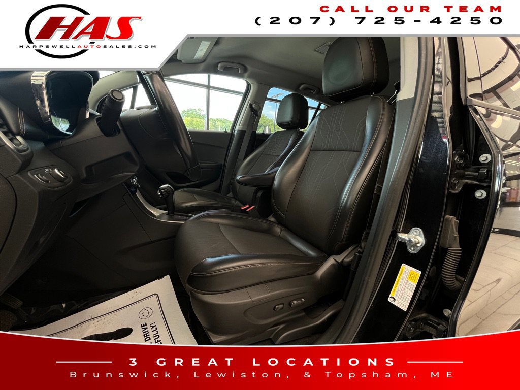 Used 2022 Chevrolet Trax LT w/ Midnight Edition AWD/4WD image 11