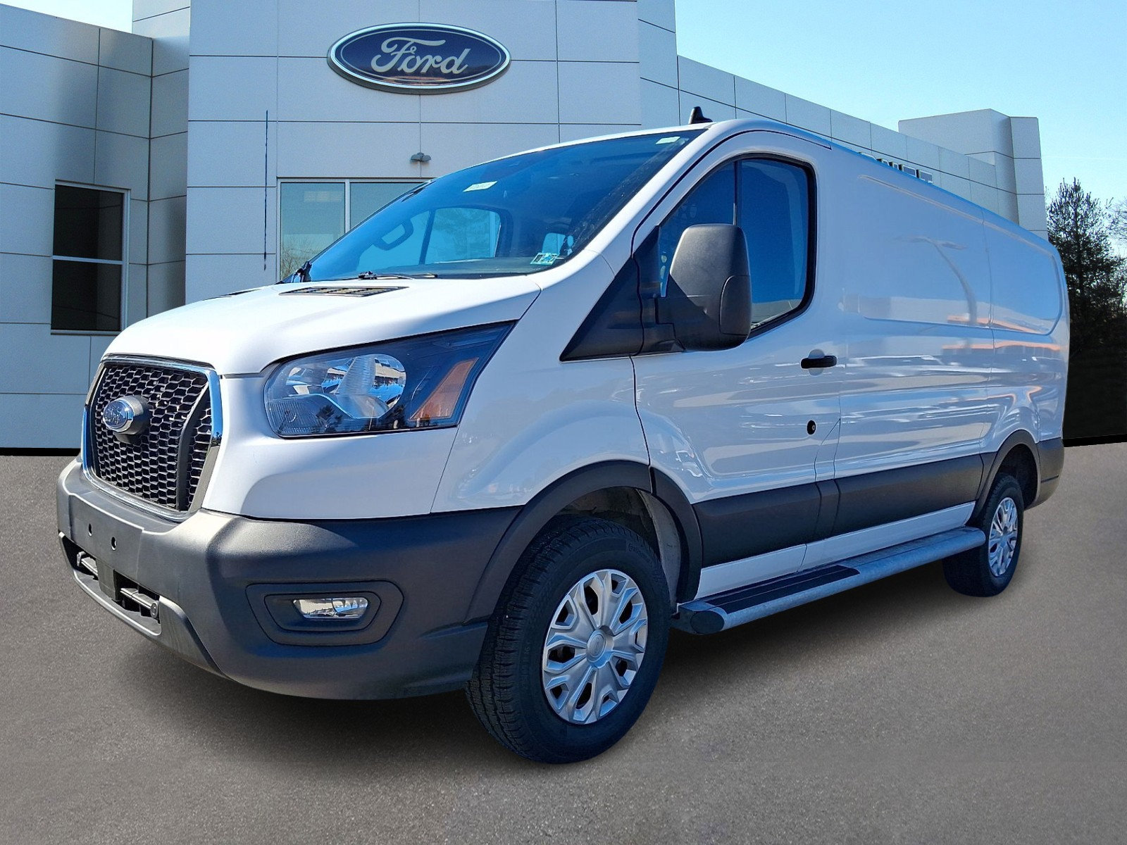 Certified 2025 Ford Transit 250 Low Roof w/ Exterior Upgrade Package RWD image 4
