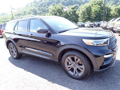 Used 2024 Ford Explorer XLT w/ Equipment Group 202A AWD/4WD image 8