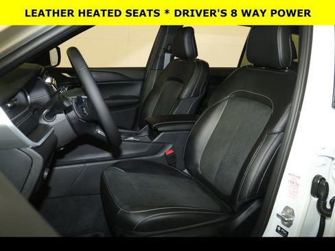 New 2025 Jeep Grand Cherokee L Altitude image 4