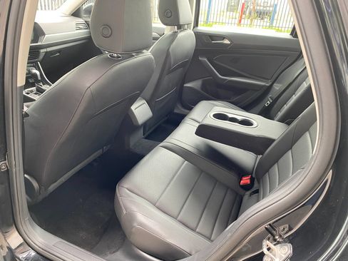 Used 2021 Volkswagen Jetta SE FWD image 9