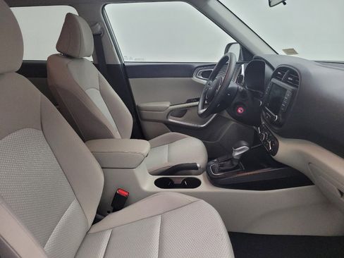 Used 2025 Kia Soul LX w/ LX Technology Package image 21
