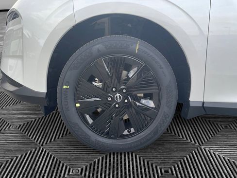 Certified 2025 Nissan Murano SV image 38