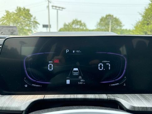 Used 2025 Kia Telluride EX w/ EX Captain's Chair Package FWD image 10