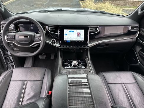 Used 2022 Jeep Wagoneer Series III w/ Flexible Seating Group AWD/4WD image 49