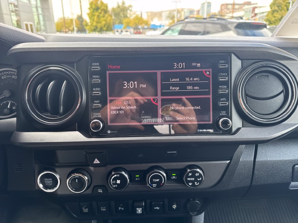 Certified 2020 Toyota Tacoma TRD Off-Road w/ Technology Package AWD/4WD image 17