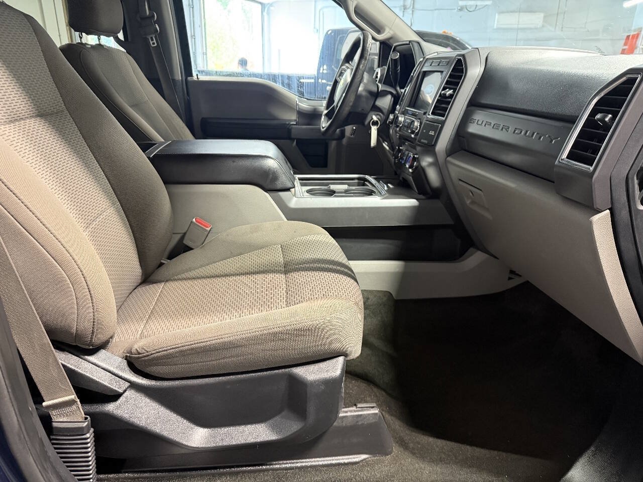 Used 2017 Ford F250 XLT w/ XLT Premium Package AWD/4WD image 14