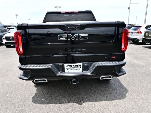 Used 2025 GMC Sierra 1500 AT4 w/ AT4 Premium Package AWD/4WD image 7