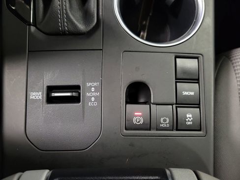 Used 2023 Toyota Highlander L FWD image 15