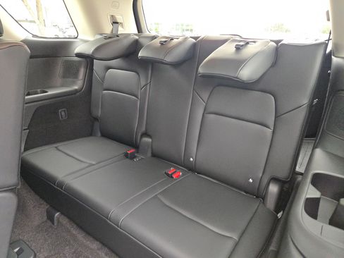 New 2026 Nissan Pathfinder Platinum FWD image 18
