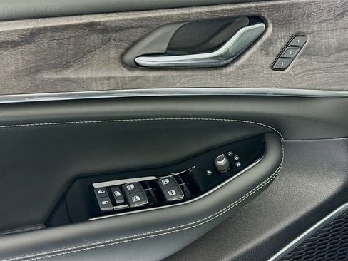 Used 2025 Jeep Grand Cherokee L Overland image 25