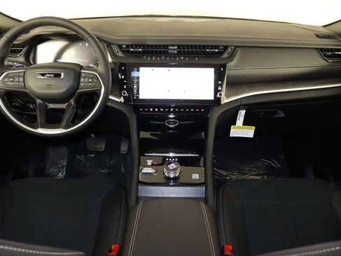 New 2026 Jeep Grand Cherokee Altitude image 14