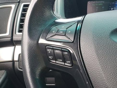 Used 2017 Ford Explorer XLT w/ XLT Technology Feature Bundle AWD/4WD image 23